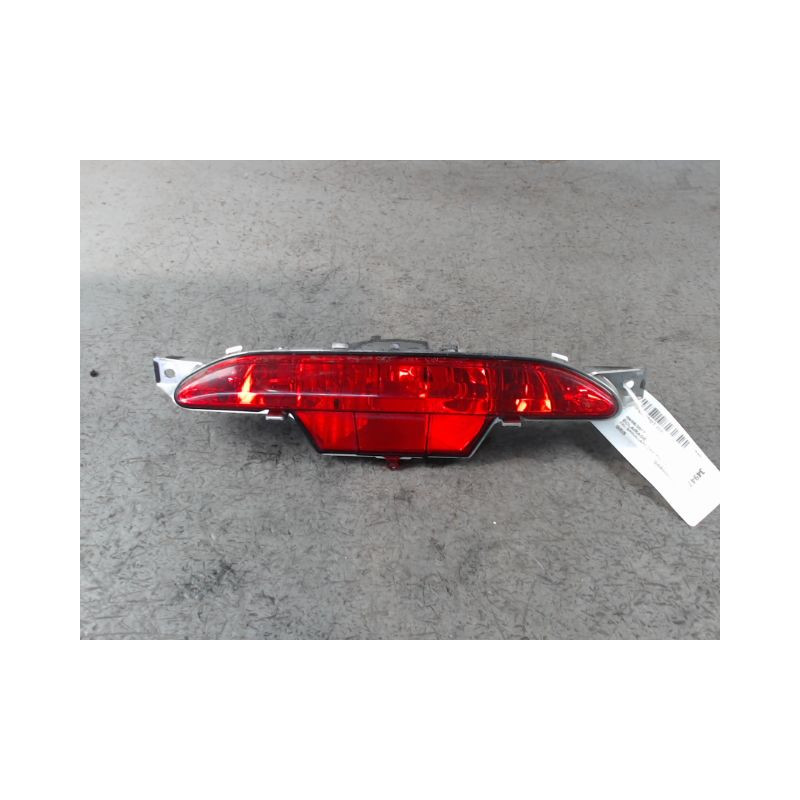 FEU BROUILLARD CENTRAL ARRIERE PEUGEOT 208