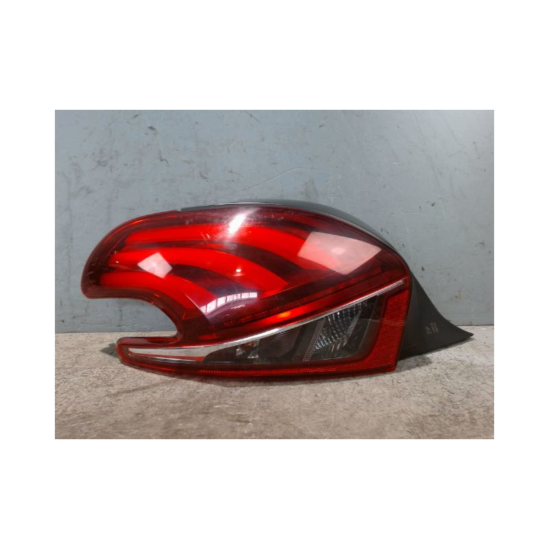 FEU ARRIERE GAUCHE  PEUGEOT 208