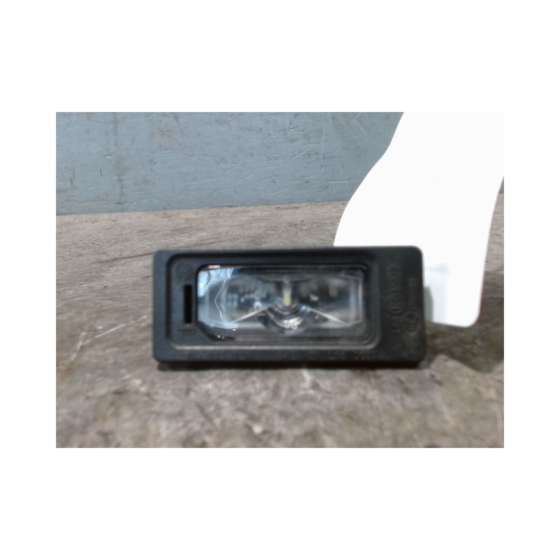 ECLAIREUR PLAQUE DE POLICE GAUCHE VOLKSWAGEN T-CROSS
