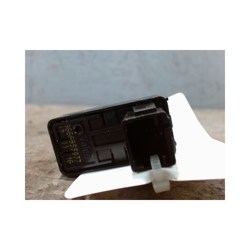 COMMANDE LEVE-GLACE PORTE AVG PEUGEOT PARTNER FGT LONG 08-