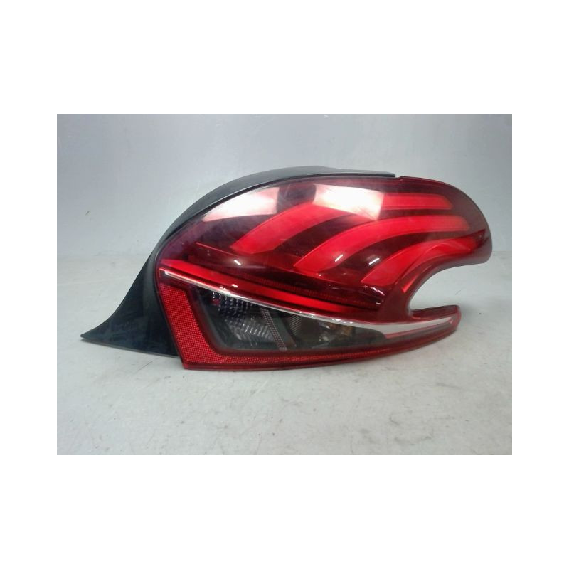 FEU ARRIERE DROIT PEUGEOT 208