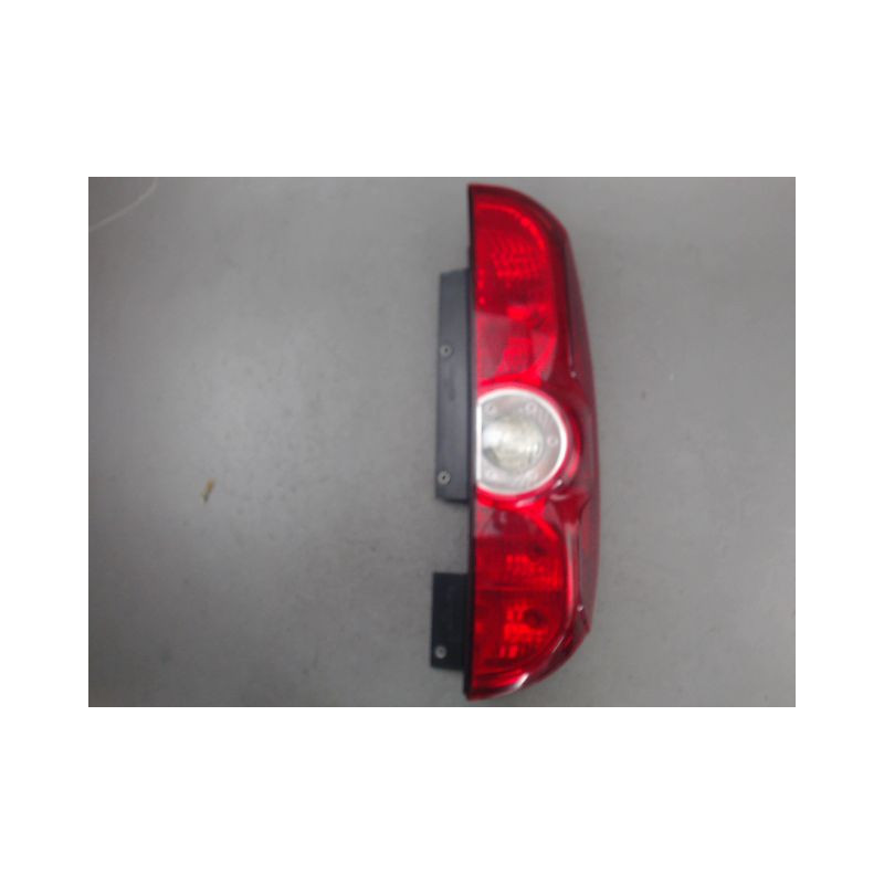 FEU ARRIERE DROIT FIAT DOBLO