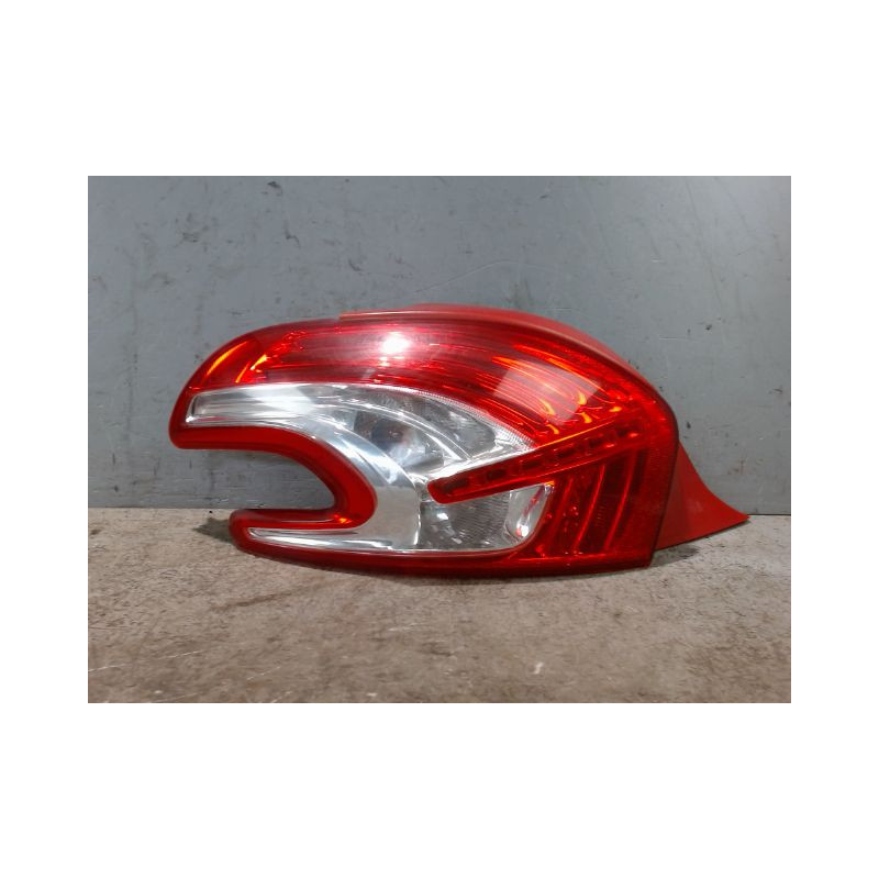FEU ARRIERE GAUCHE  PEUGEOT 208