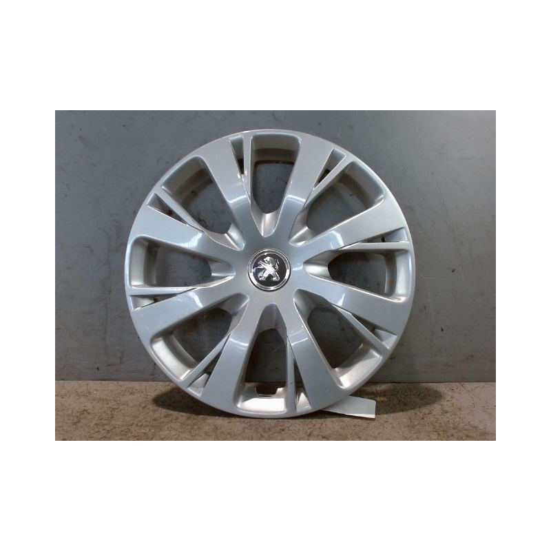ENJOLIVEUR DE ROUE PEUGEOT 208