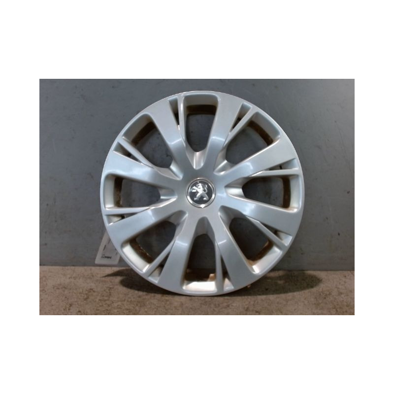 ENJOLIVEUR DE ROUE PEUGEOT 208