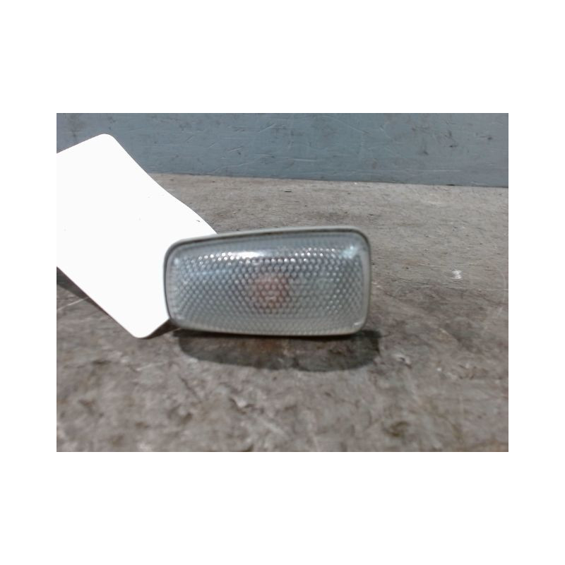 REPETITEUR AILE DROIT CITROEN SAXO 99-