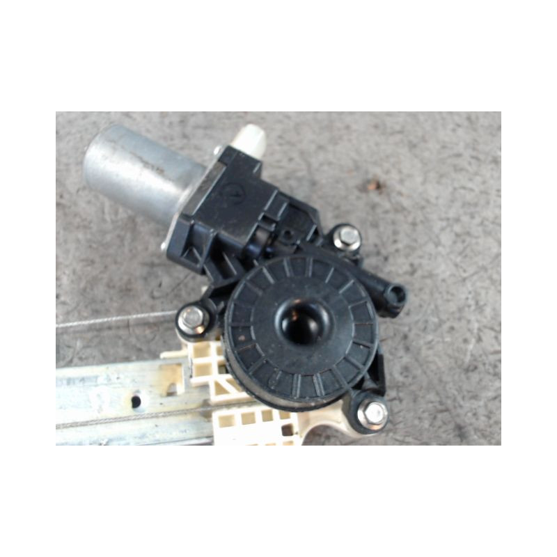 MECANISME+MOTEUR LEVE-GLACE AVANT DROIT SUZUKI CELERIO