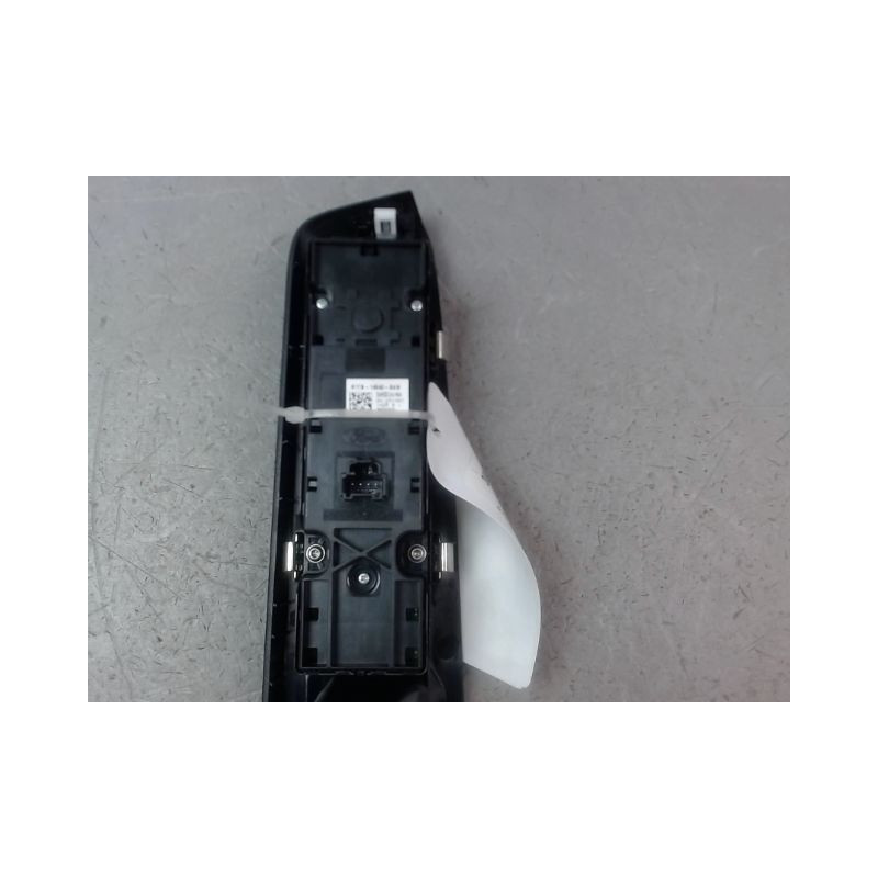 COMMANDE LEVE-GLACE PORTE AVG FORD PUMA