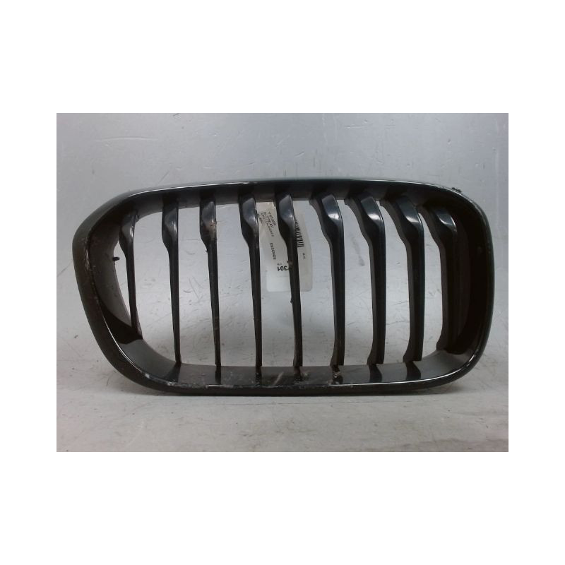 GRILLE CALANDRE DROIT BMW SERIE 1