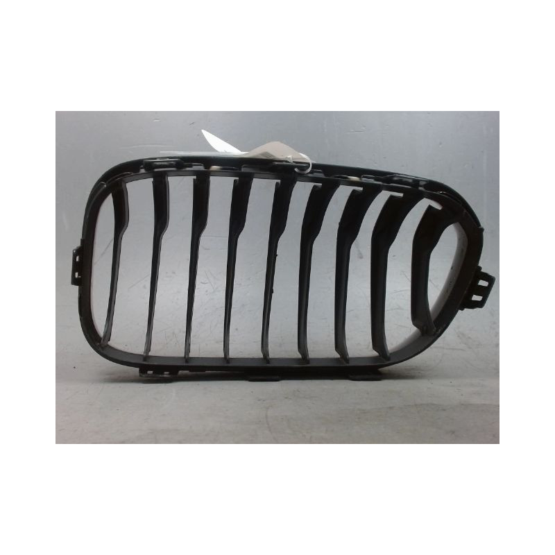 GRILLE CALANDRE DROIT BMW SERIE 1