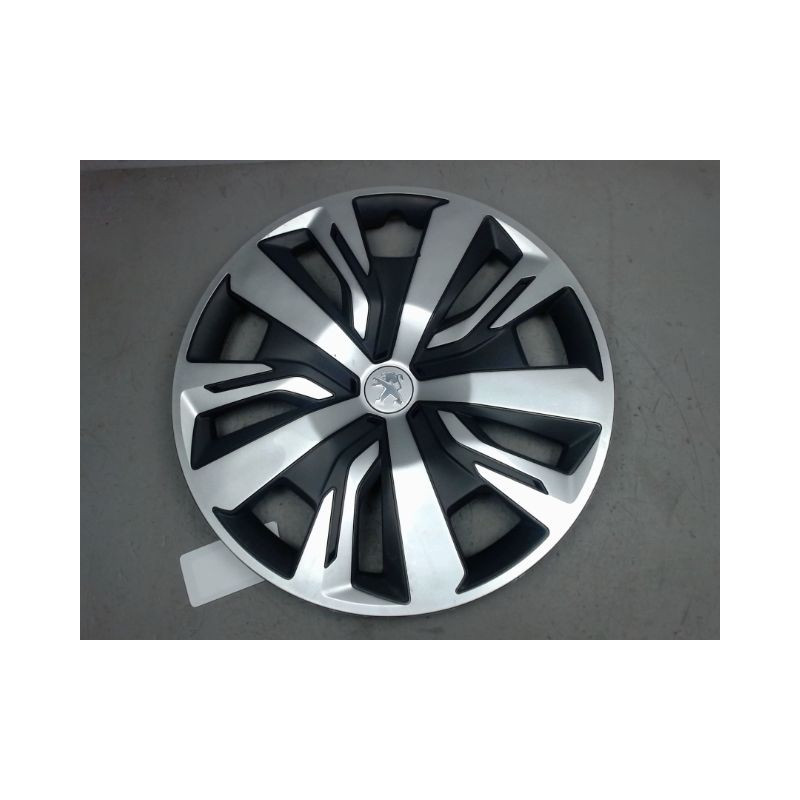 ENJOLIVEUR DE ROUE PEUGEOT 2008