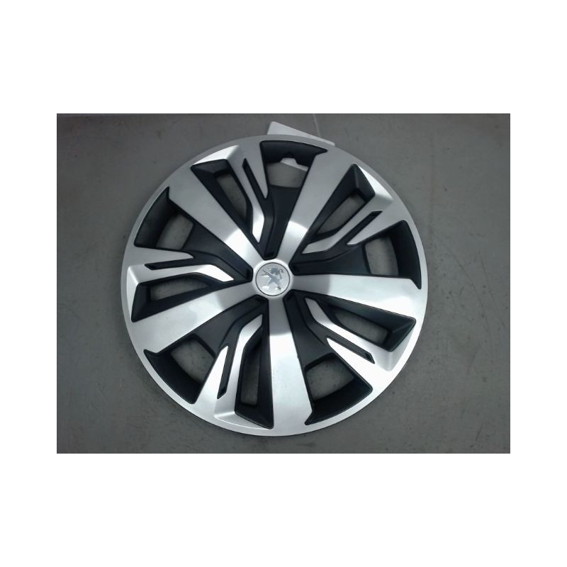 ENJOLIVEUR DE ROUE PEUGEOT 2008