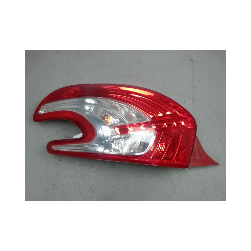 FEU ARRIERE GAUCHE  PEUGEOT 208