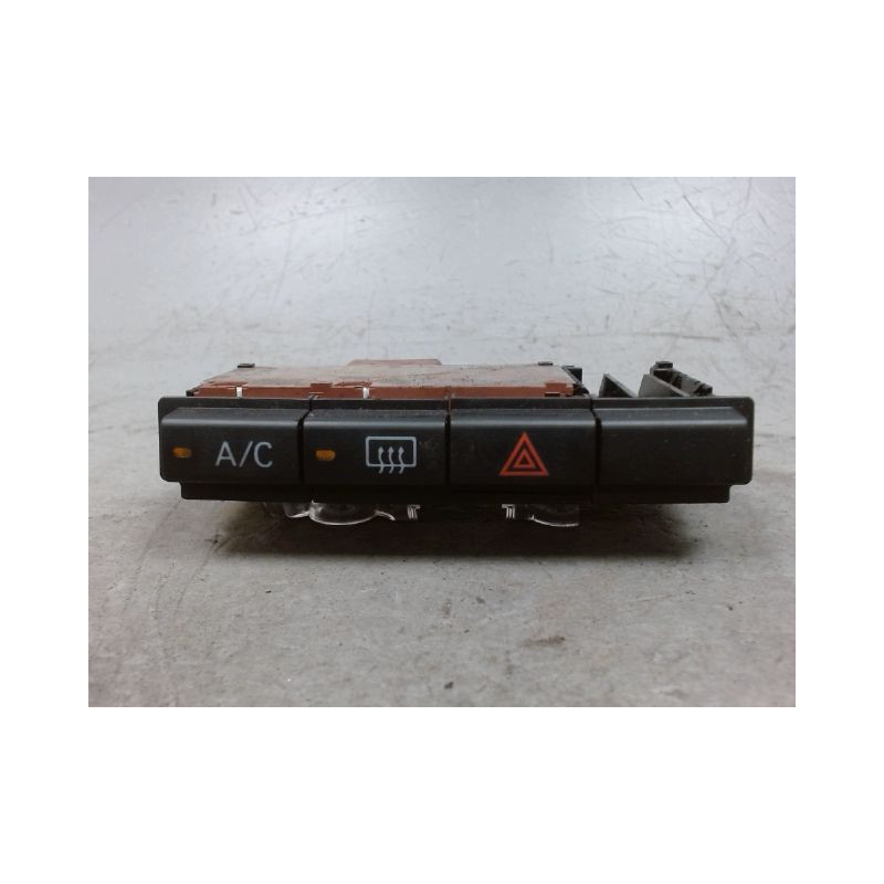BOUTON DE WARNING DAIHATSU TREVIS