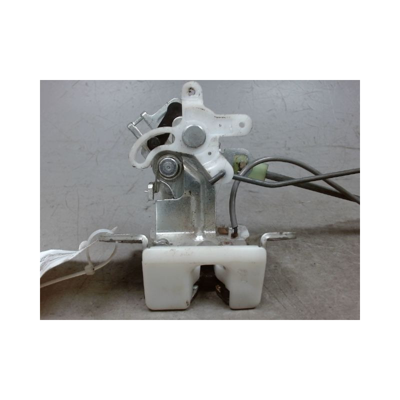 SERRURE HAYON  DAIHATSU TREVIS