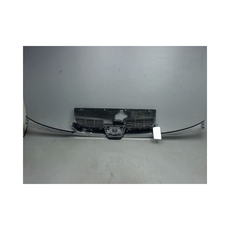 CALANDRE PEUGEOT 206