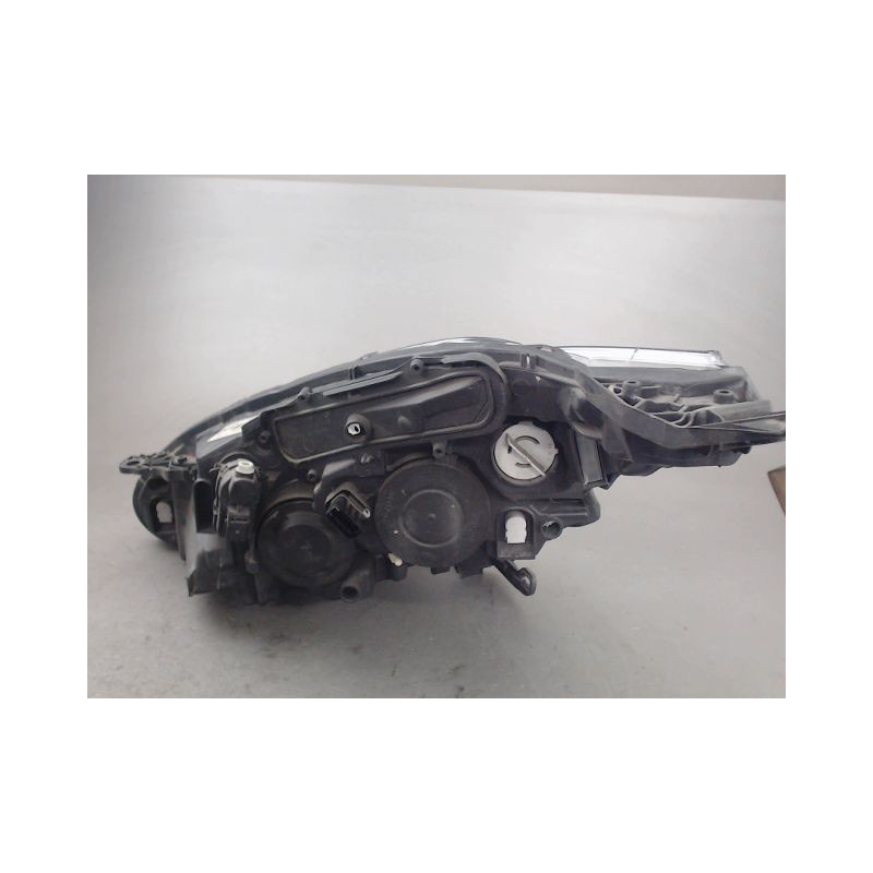 PHARE DROIT PEUGEOT 208