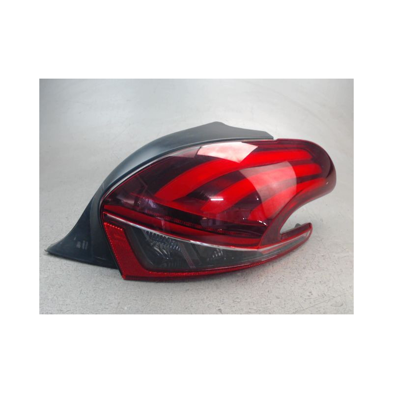 FEU ARRIERE DROIT PEUGEOT 208