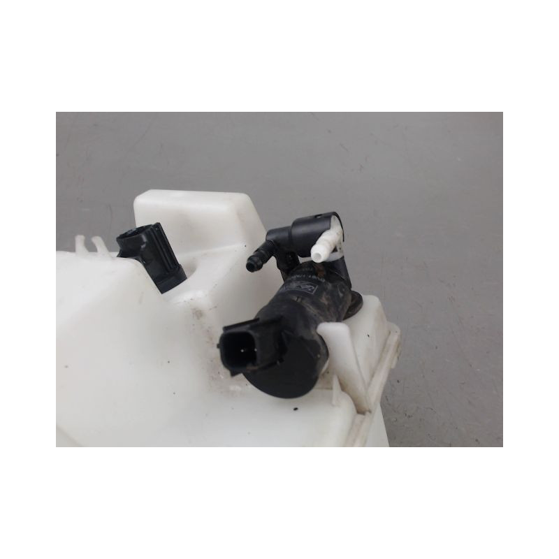 RESERVOIR LAVE-GLACE AVANT FORD FOCUS