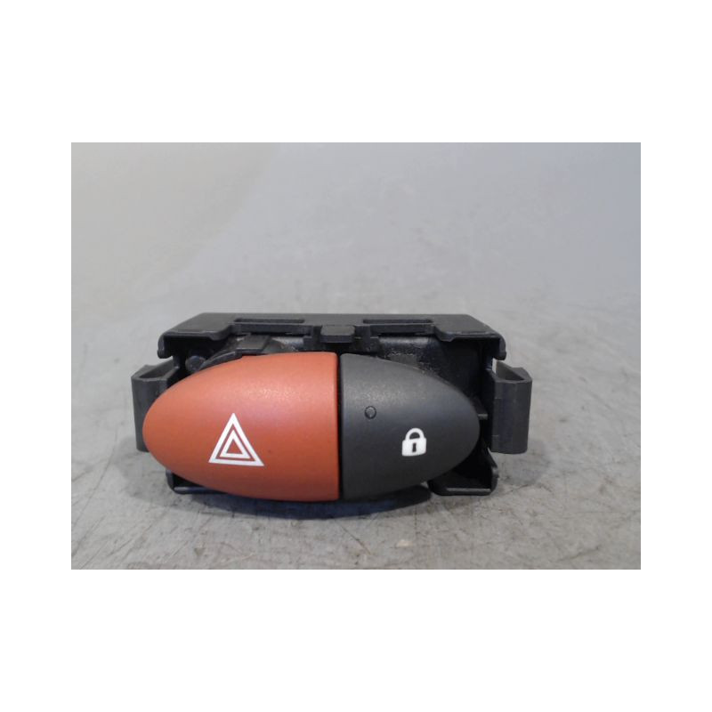 BOUTON DE WARNING RENAULT TWINGO 2 2010-