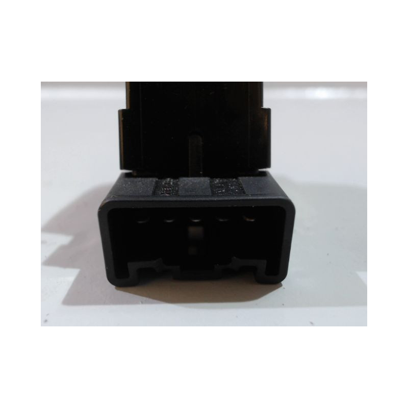 COMMANDE LEVE-GLACE PORTE AVD SUZUKI SWIFT