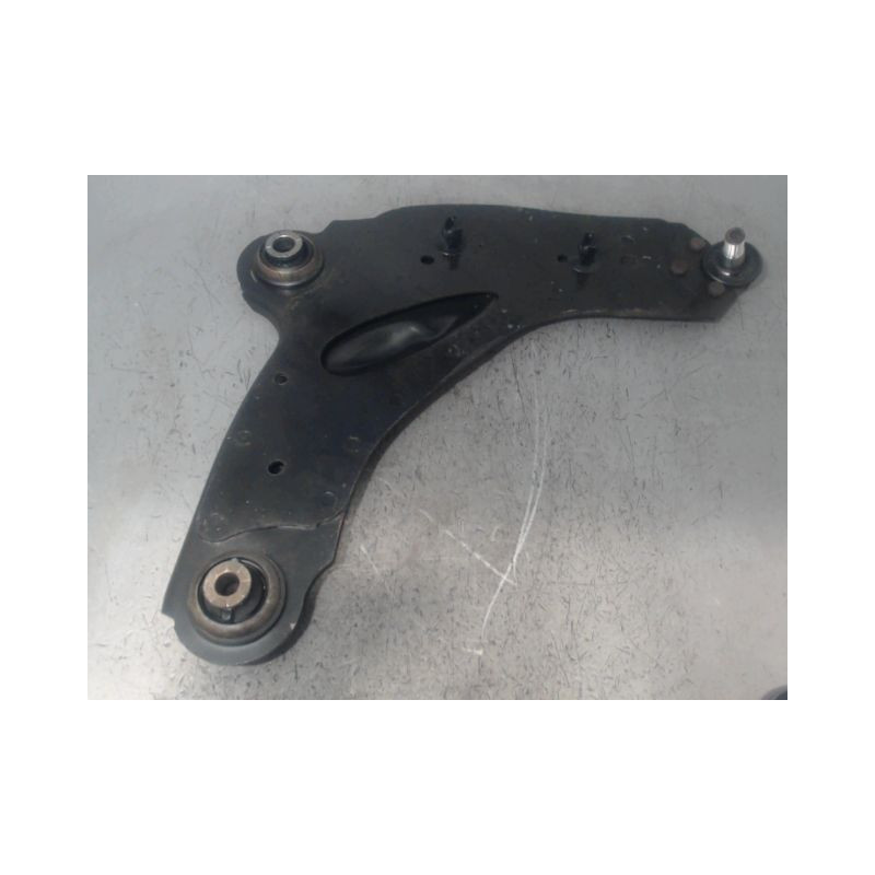 TRIANGLE INFERIEUR AVANT DROIT RENAULT TRAFIC COMBI L1H1 1000KG 2001-