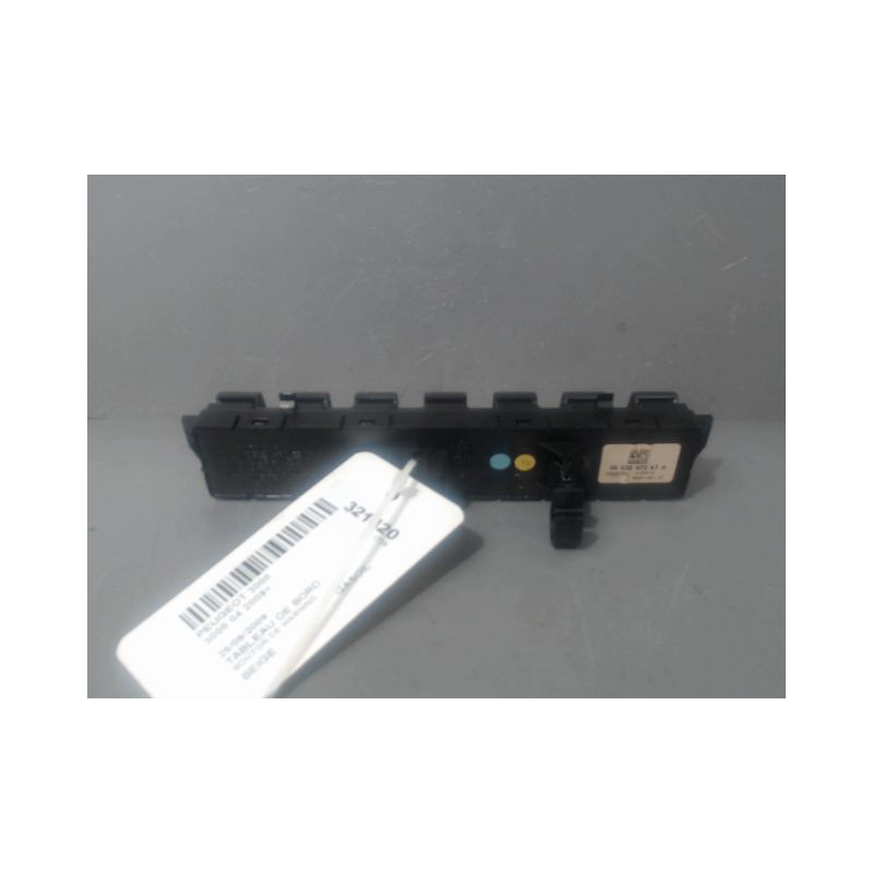 BOUTON DE WARNING PEUGEOT 3008 2009-