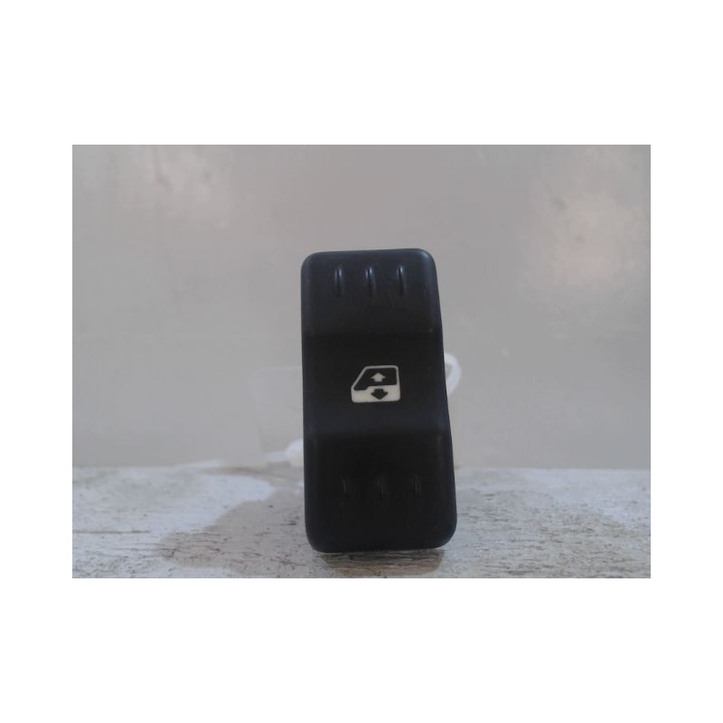 COMMANDE LEVE-GLACE PORTE AVD DACIA LOGAN 4 P 05-08