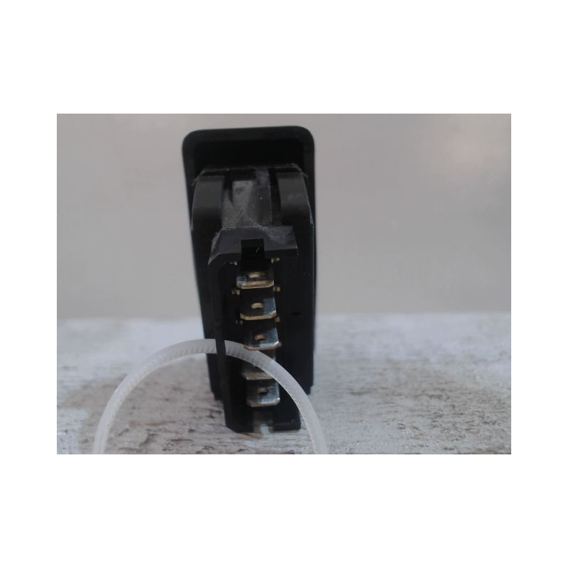 COMMANDE LEVE-GLACE PORTE AVD DACIA LOGAN 4 P 05-08