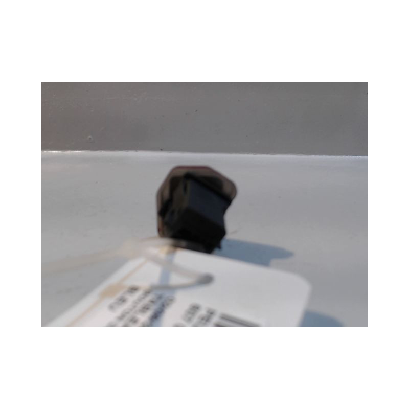 BOUTON DE WARNING PEUGEOT 607 2004-