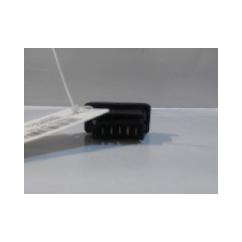 COMMANDE LEVE-GLACE PORTE AVD DACIA LOGAN -08