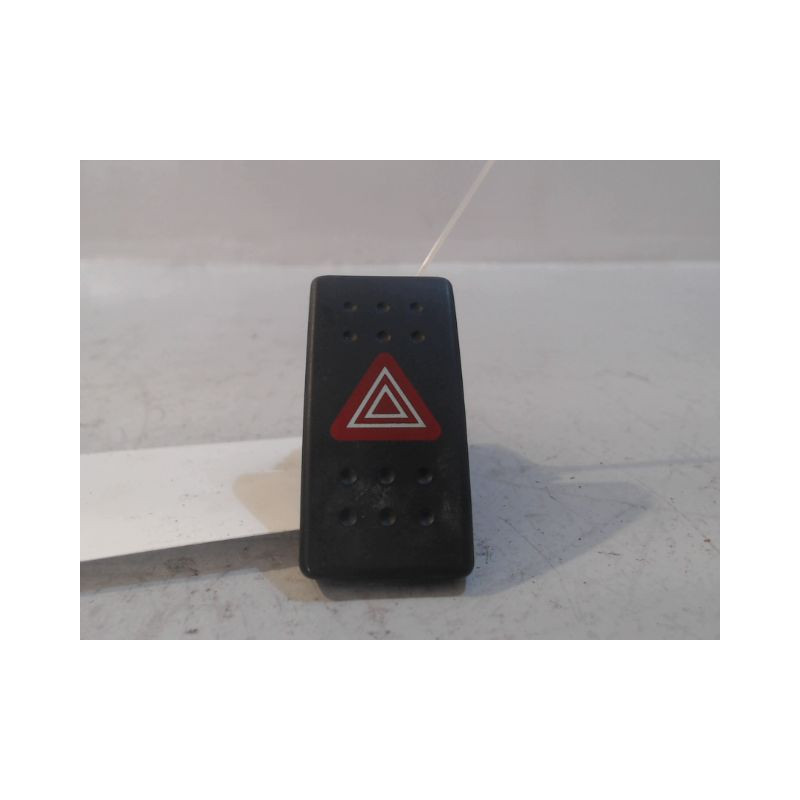 BOUTON DE WARNING SUZUKI SWIFT 3P