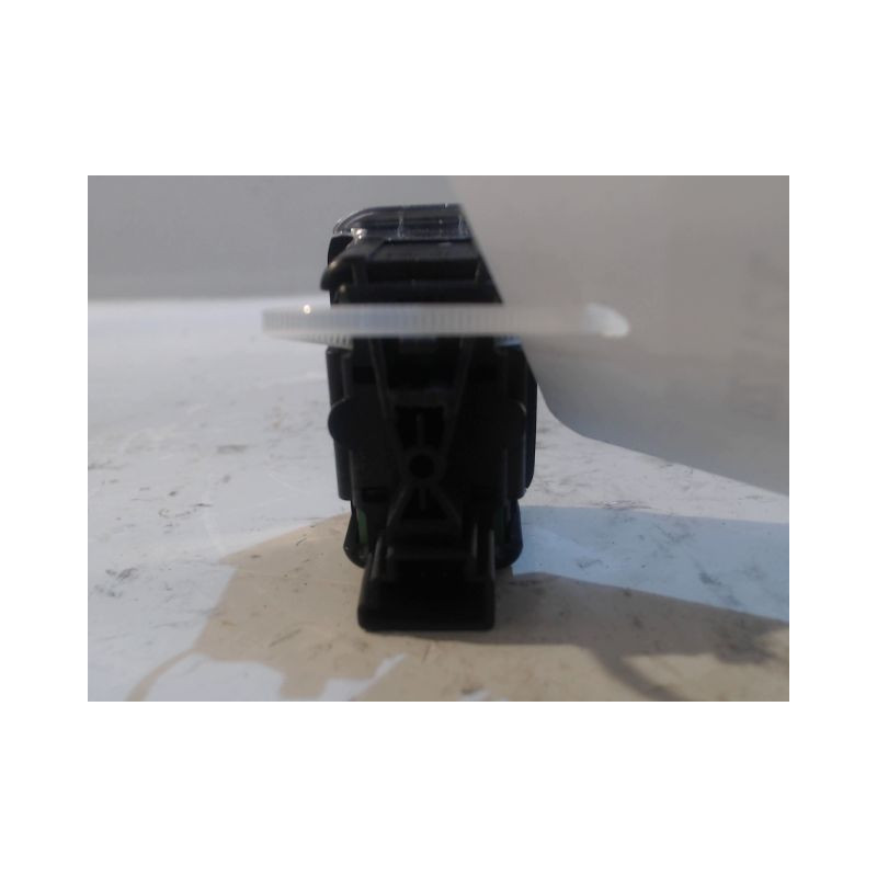 COMMANDE LEVE-GLACE PORTE ARG MERCEDES CLASSE C 2007-