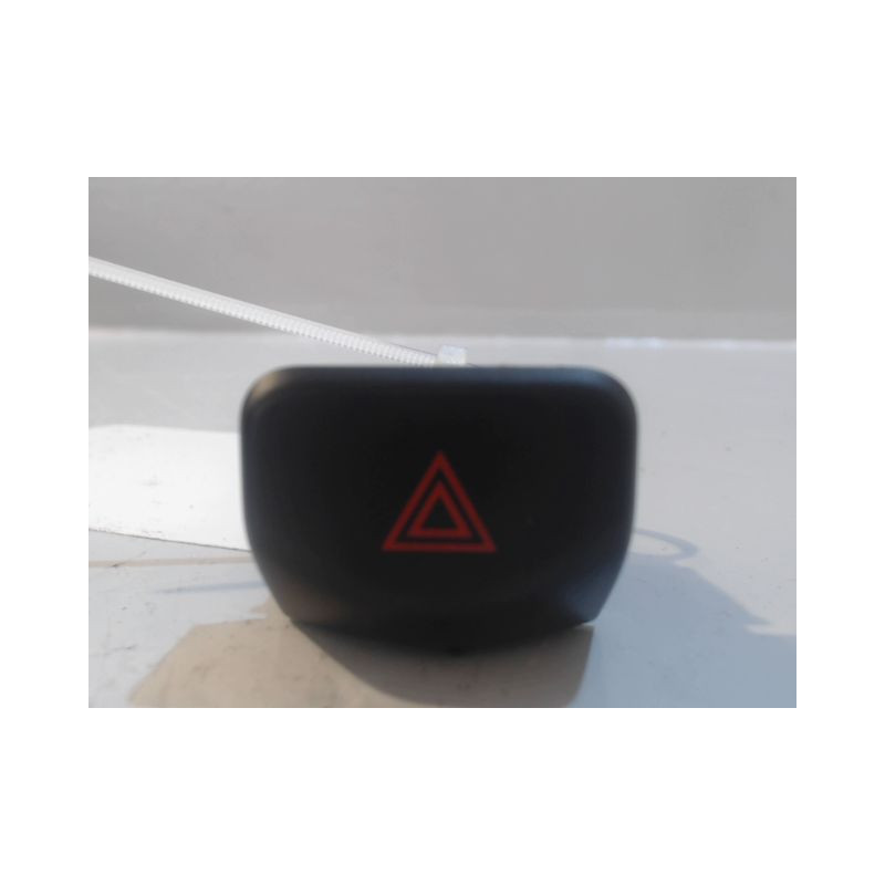 BOUTON DE WARNING NISSAN NOTE