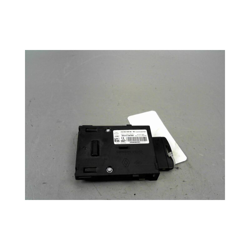 LECTEUR DE CARTE RENAULT LATITUDE BERL. 2010-...