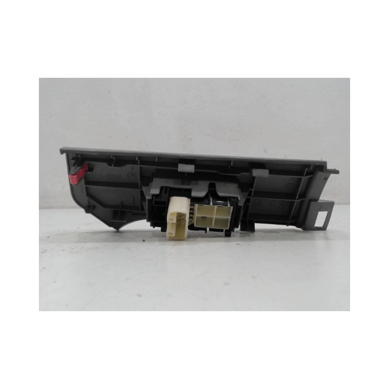 COMMANDE LEVE-GLACE PORTE AVD TOYOTA YARIS