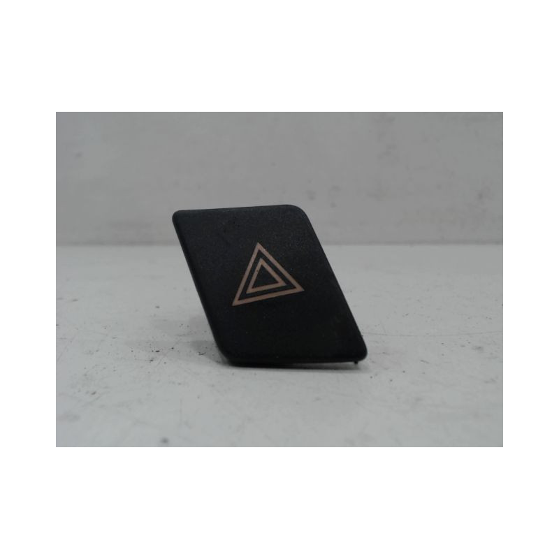BOUTON DE WARNING TOYOTA YARIS