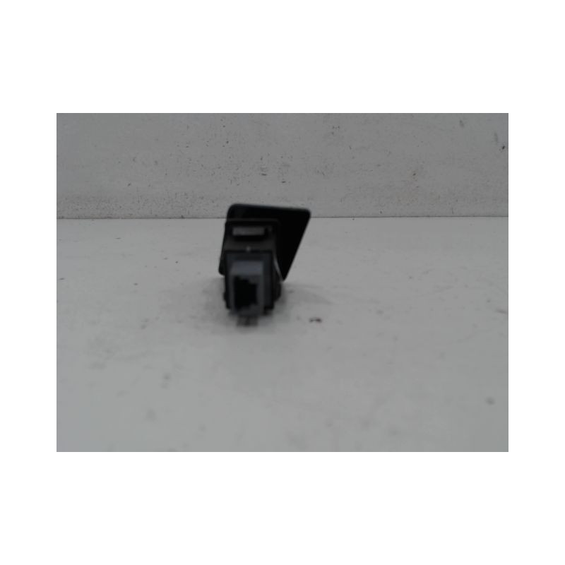 BOUTON DE WARNING TOYOTA YARIS