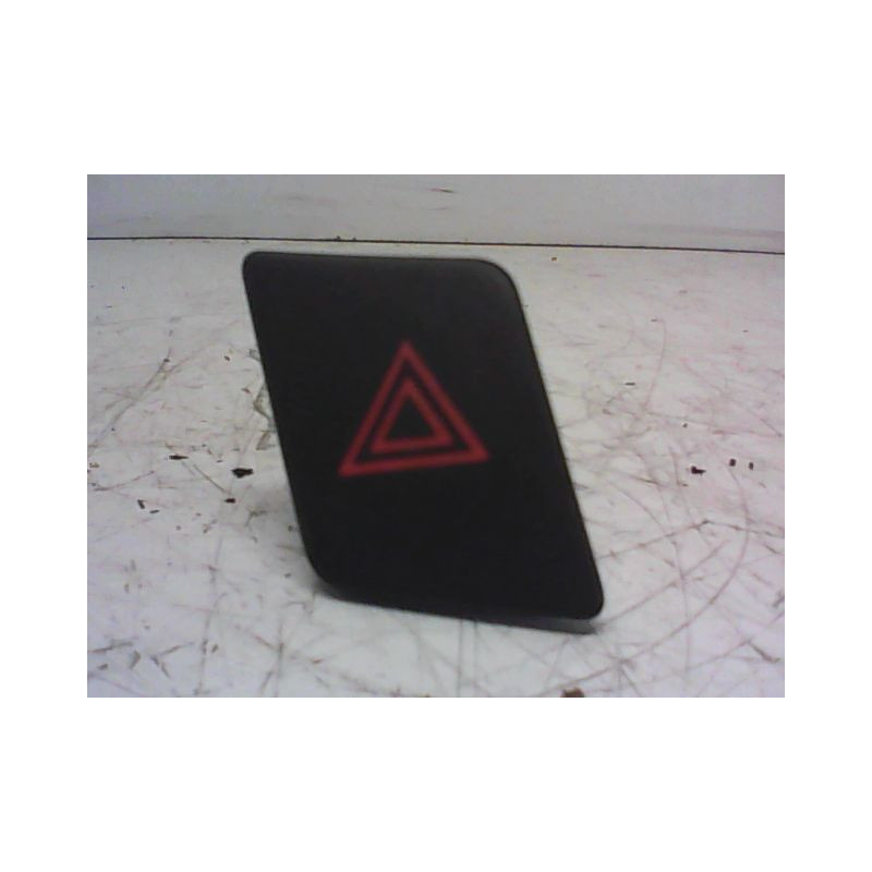 BOUTON DE WARNING TOYOTA YARIS