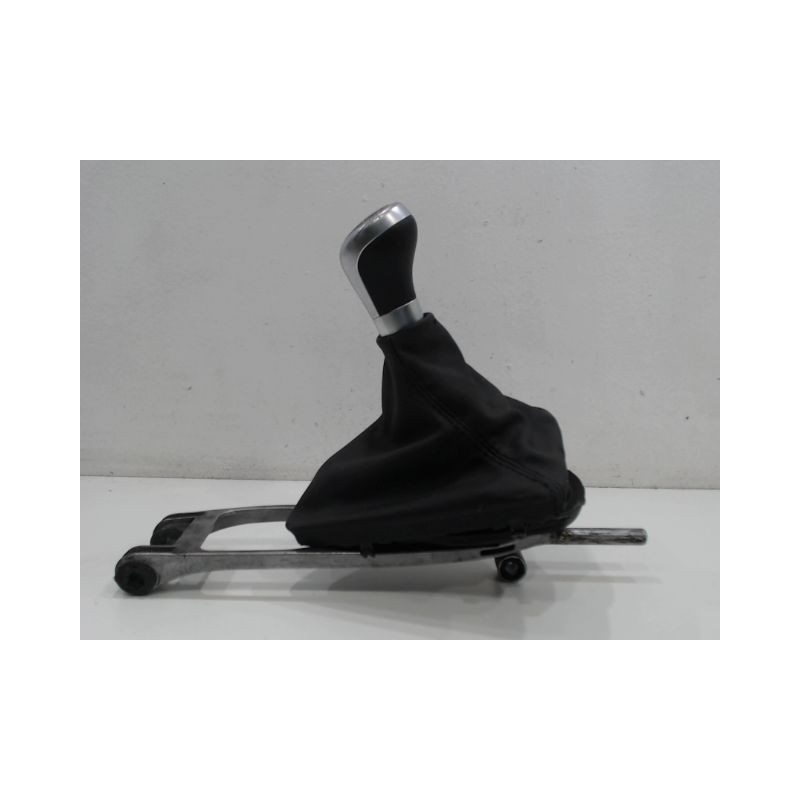 LEVIER DE VITESSES B.M.W. SERIE 1 116 d