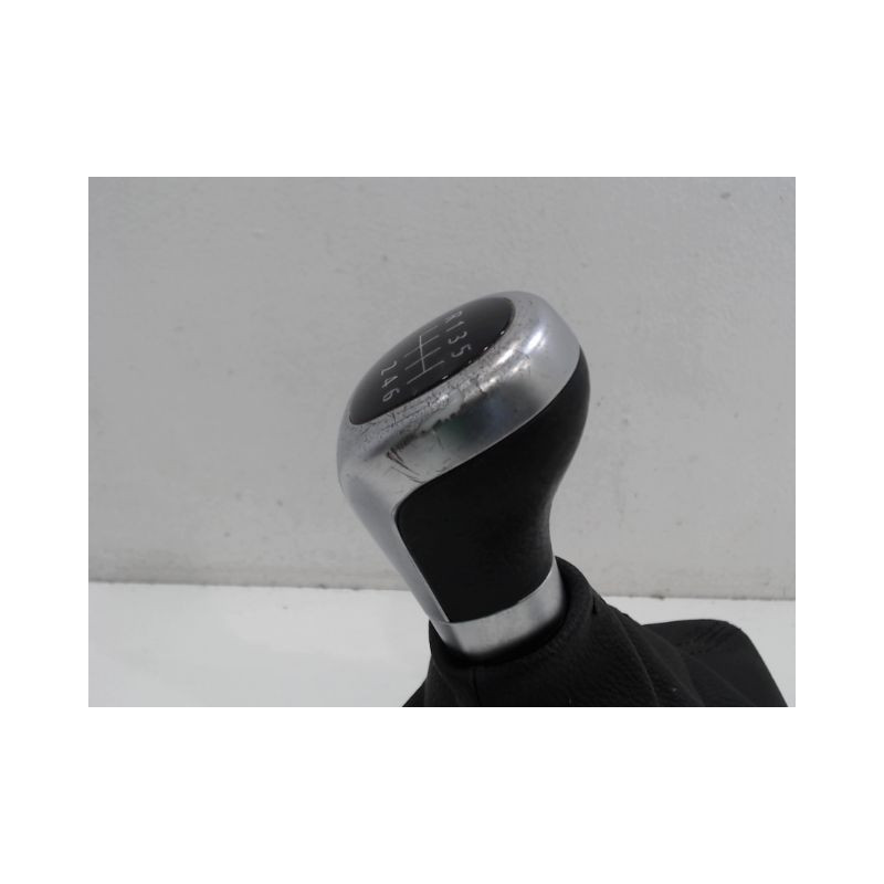 LEVIER DE VITESSES B.M.W. SERIE 1 116 d
