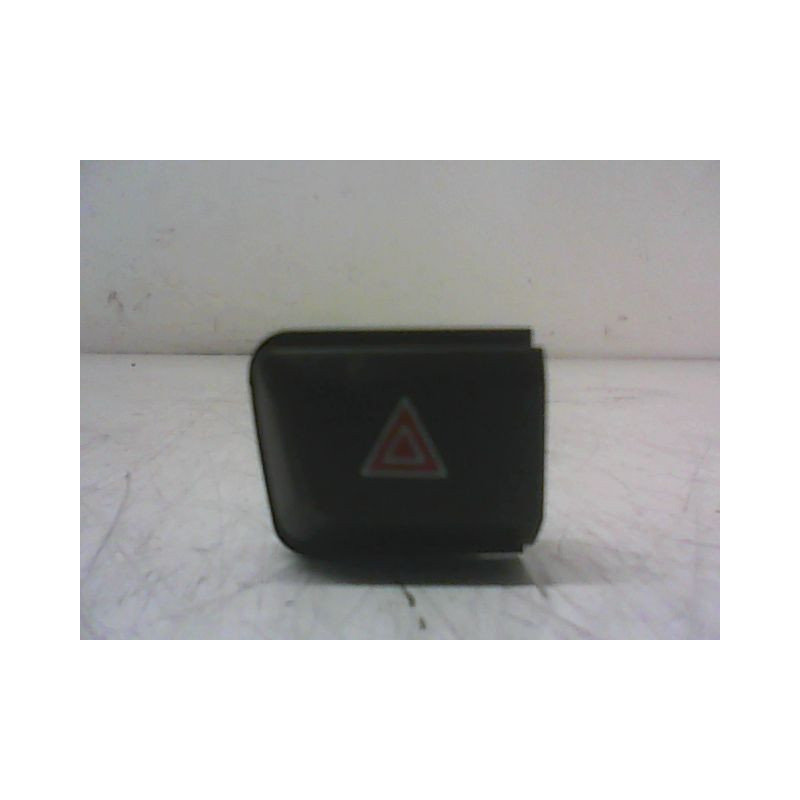 BOUTON DE WARNING PEUGEOT 208