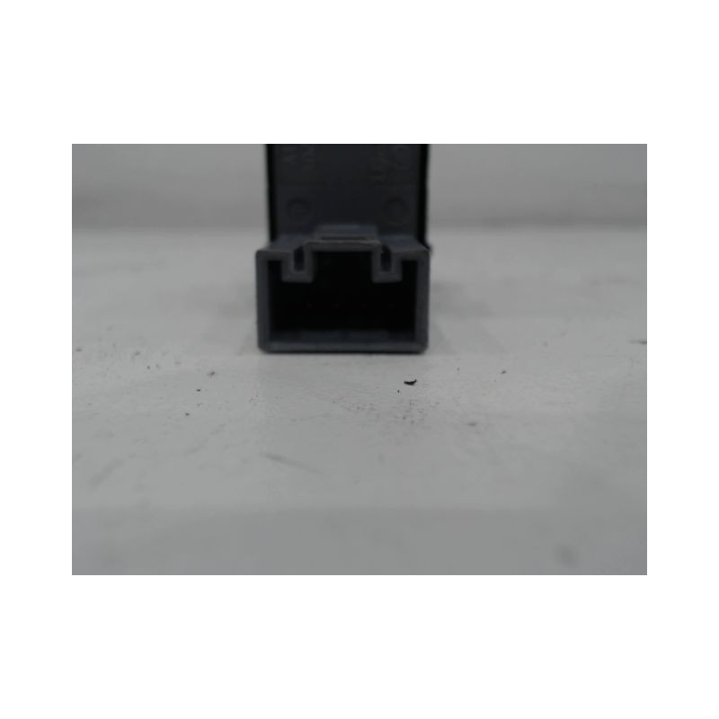 COMMANDE LEVE-GLACE PORTE AVD SEAT IBIZA