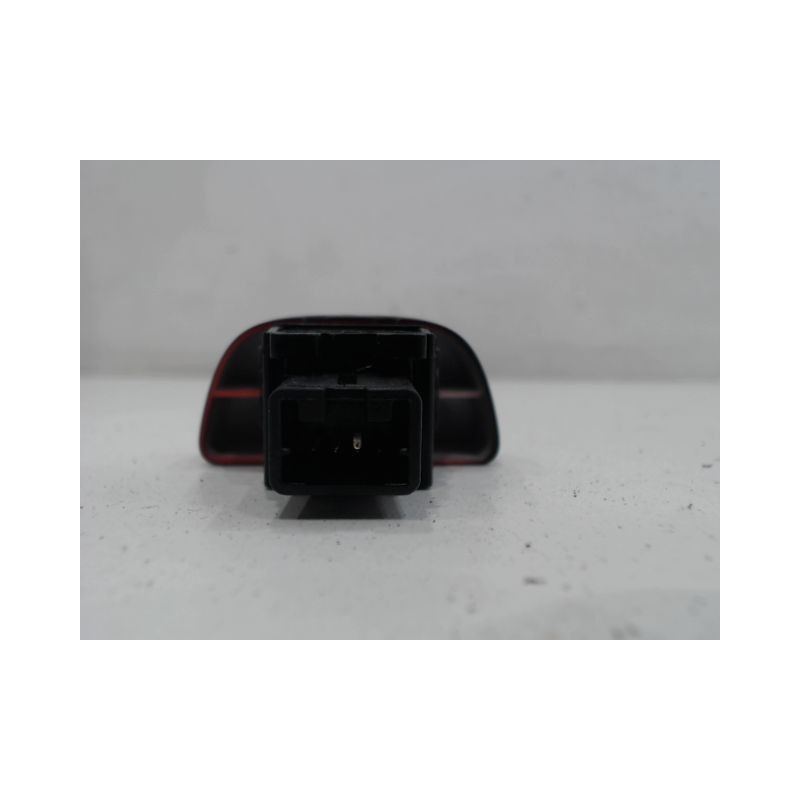 BOUTON DE WARNING NISSAN MICRA