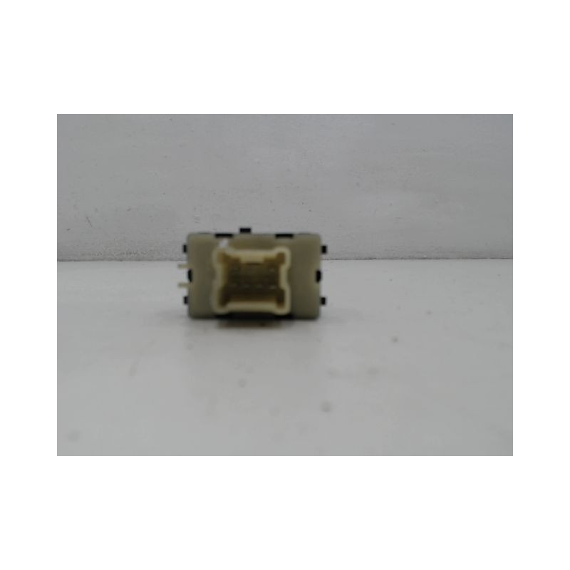 COMMANDE LEVE-GLACE PORTE AVD RENAULT CLIO