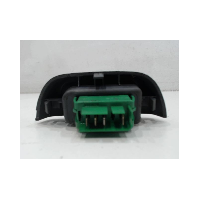 COMMANDE LEVE-GLACE PORTE AVD PEUGEOT 107