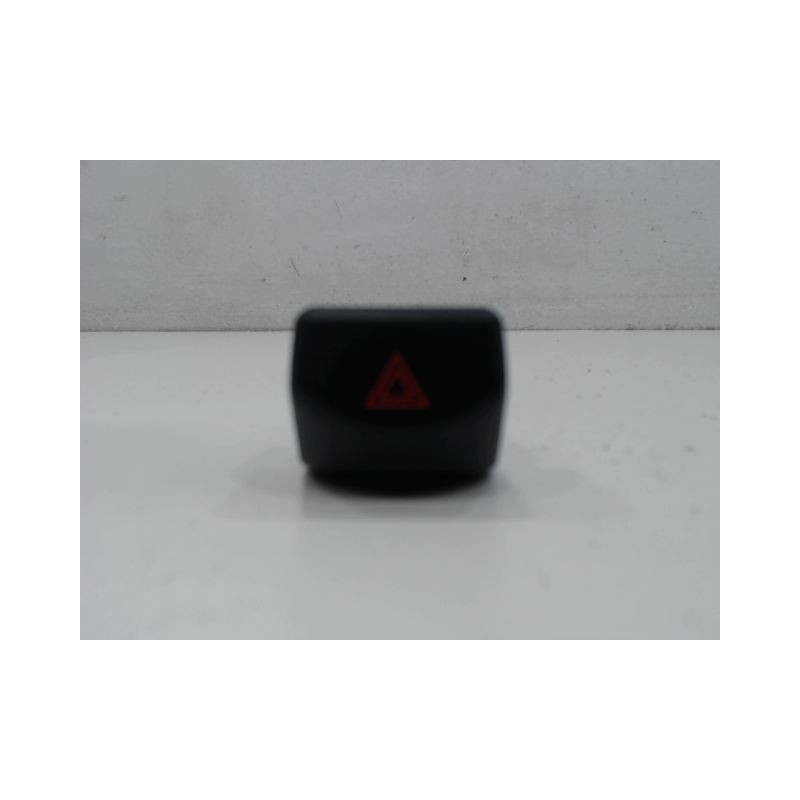 BOUTON DE WARNING NISSAN MICRA