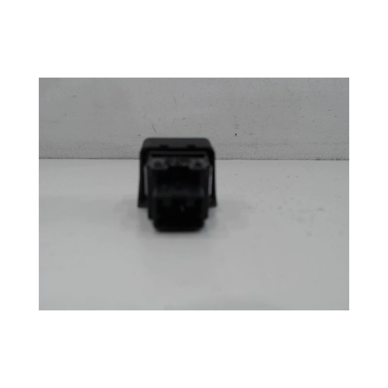 BOUTON DE WARNING NISSAN MICRA