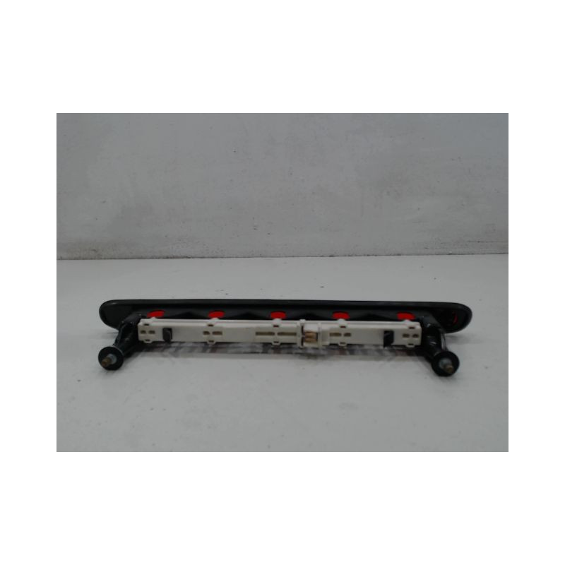 FEUX STOP SUPPLEMENTAIRE SUZUKI SWIFT