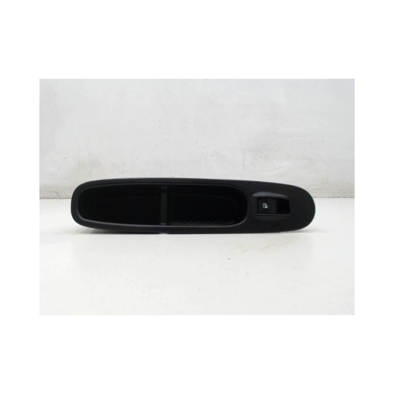 COMMANDE LEVE-GLACE PORTE AVD FIAT PUNTO